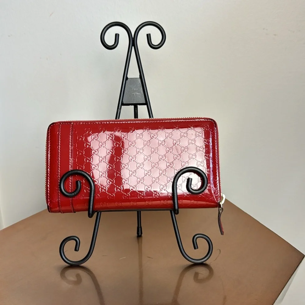 Authentic Gucci zip around long wallet